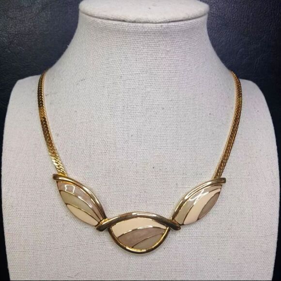 Vintage TRIFARI Bib Necklace Cream/Beige Enamel. EXCELLENT CONDITION - Picture 1 of 7